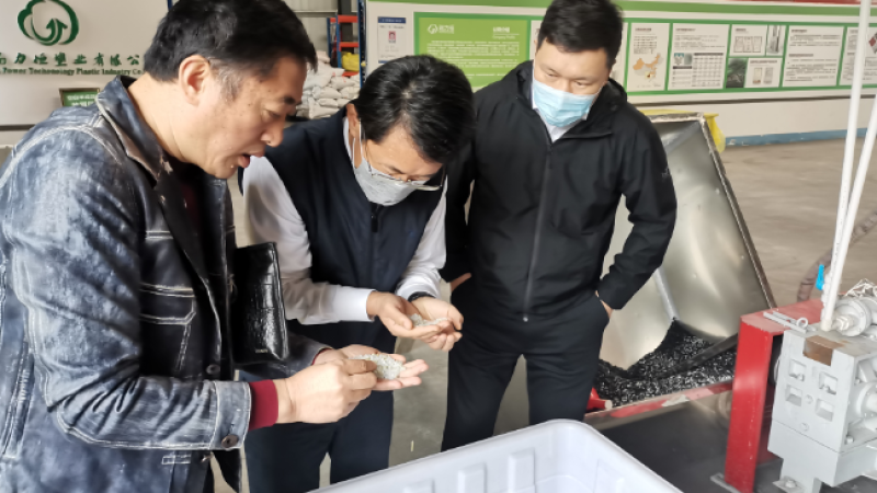 海控能源副总经理刘宝带队前往遵义瑞力恒塑业有限公司洽谈全生物降解塑料制品项目合作