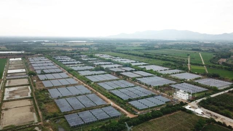 海南控股东方新龙光伏项目全容量顺利并网发电