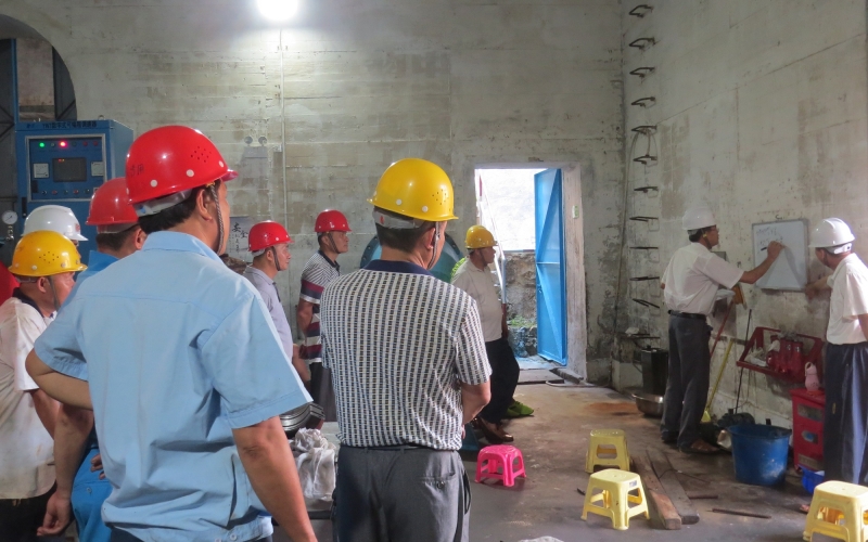 强化学习进班组 勇当先锋抢检修 &mdash;&mdash;五指山发电公司春雷党支部组织开展主题党日活动