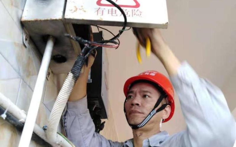 保持军人本色 弘扬部队作风&mdash;&mdash;记牛路岭电力工程有限公司吴铭的先进事迹