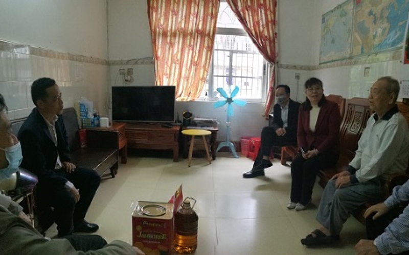 春节将至走慰问 浓浓温情暖人心 &mdash;&mdash;海南控股走访慰问退休党员
